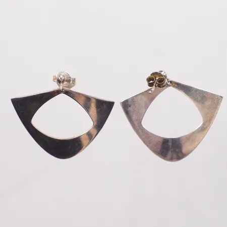 Ett par örhängen, längd 3cm, bredd 3,5cm, Silver.  Vikt: 5 g