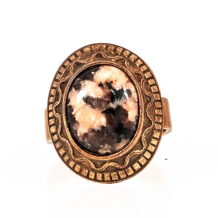 Ring Kalevala med Granit stl:18, öppen ringskena, bredd 5-23mm, Brons 7,9g. 