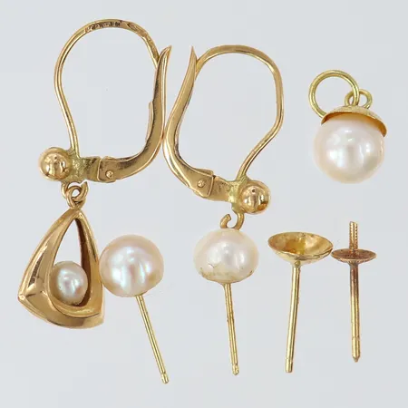 Guldskrot, defekt, pärlor, 18K bruttovikt: 3,0g