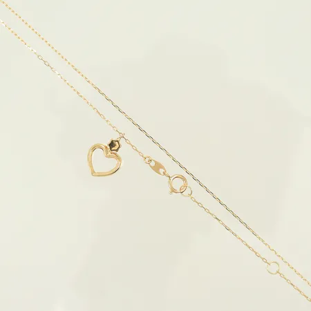 Halskedja med integrerat hänge med hjärta och vit sten, längd 42-45cm, bredd 1-13mm, stämplad GHA, 18K, 1,3g Vikt: 1,3 g
