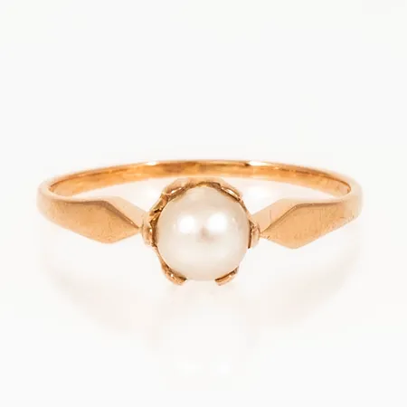 Ring med odlad pärla Ø5mm stl:17, bredd 1-6mm 18K 2,0g.