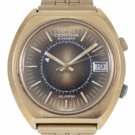 Herrur Certina Automatic Alarm, guld på stål, Ø 39mm, ref 681 3750 25, plexiglas, datum, förgylld stållänk, viklås, repigt glas, förgyllning delvis bortnött. Inga tillbehör.