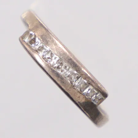 Ring med vita stenar, Ø17¾, 925/1000 Silver. Vikt: 3,3 g