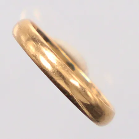 Ring slät, Ø16½, gravyr, 18K.  Vikt: 2,7 g