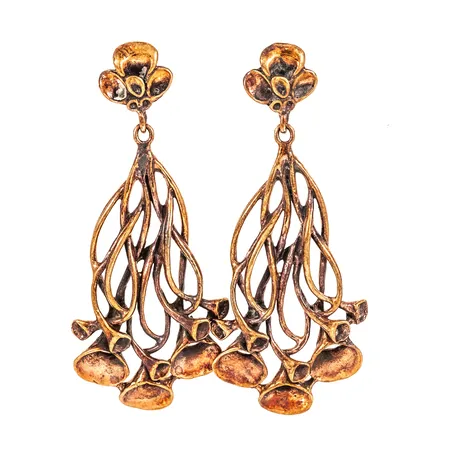 Örhängen Lava Hannu Ikonen Finland, längd 63mm, bredd 12,5-26mm, brons 14,7g. 