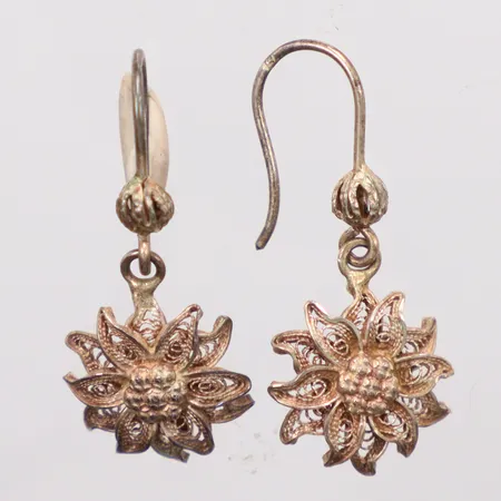 Ett Par örhängen, längd 3cm, bredd 1,5cm, Silver. Vikt: 2,6 g