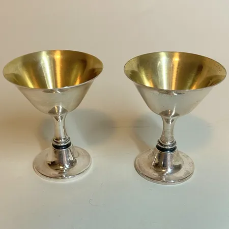 2 bägare höjd 9,5cm Ø74mm, Markströms Guldsmeds AB 1972, silver 830/1000 Vikt: 111,5 g
