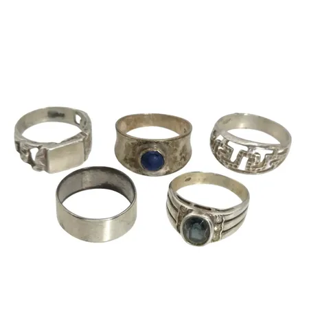Ringar silver 5 stycken, bruksmärken, defekta stenar Vikt: 16,8 g