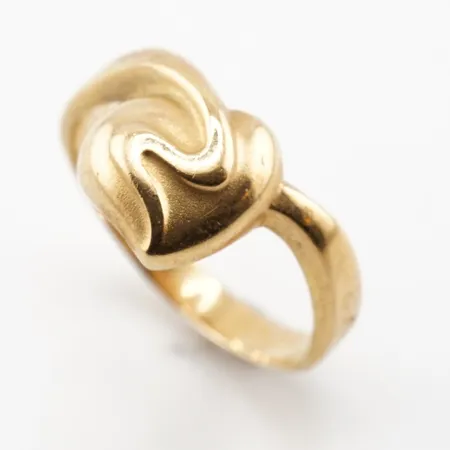 Ring design Pernilla Wiberg, stl 17(53), bredd 9mm, 18k Vikt: 2,5 g