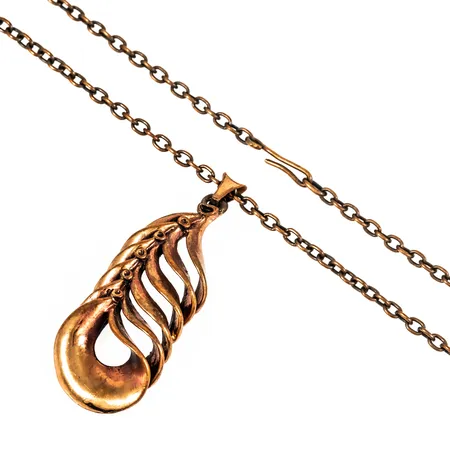 Collier Hannu Ikonen Finland 60cm, hängets mått 19,5mm x 56mm, brons 18,5g. 