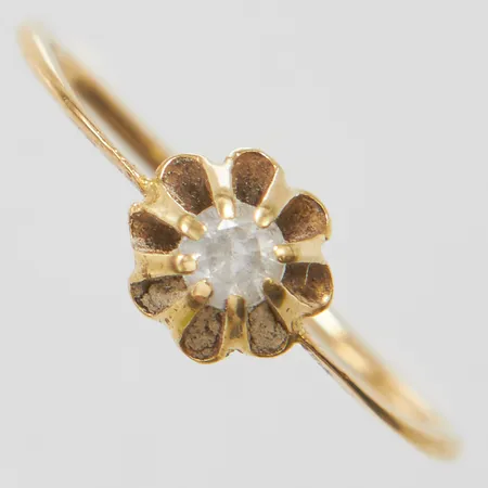 Ring med vit sten defekt, 18K Vikt: 0,9 g