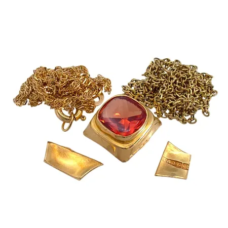 Diverse smycken / smyckesdelar i 18K guld, defekter, bruttovikt 5,3g Vikt: 5,3 g