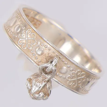 Ring Norrbotten åkerbär stl:18½, Landskapsring, Tornedalens Hantverk AB, silver 925/1000 Vikt: 3 g