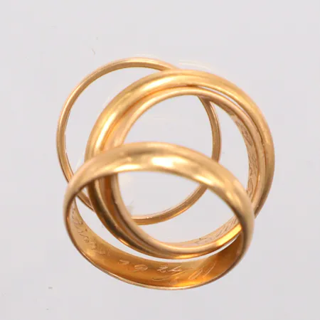 4 släta ringar, gravyr, 18k  Vikt: 17 g