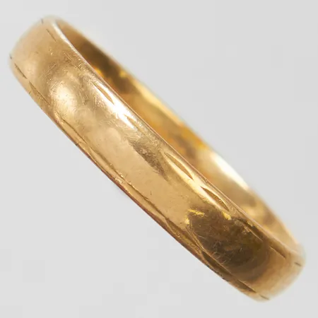 Ring slät stl19, bredd 4mm, gravyr, 18K Vikt: 3,4 g