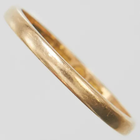 Ring slät stl22¼ bredd 2,5mm, gravyr, 18K Vikt: 3,5 g