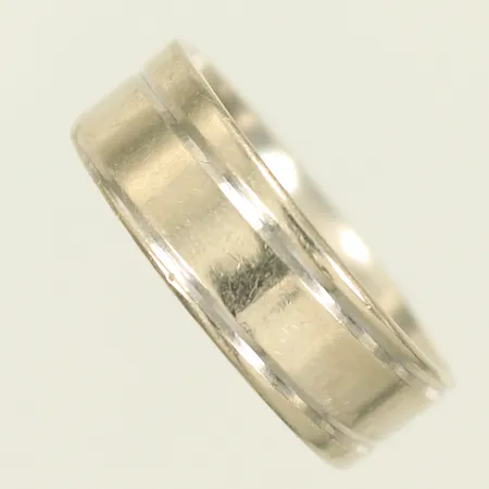 Ring med mönster stl 19, bredd 7mm, sliten och repig, 14K, 7g Vikt: 7 g