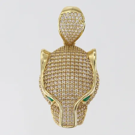 Hänge Jaguar med vita och gröna stenar, 44x22m ink ögla, 14K.  Vikt: 11,9 g