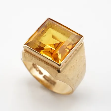 Ring m sten, stl 17½(55), bredd 13mm x 13mm, 18k Vikt: 8 g