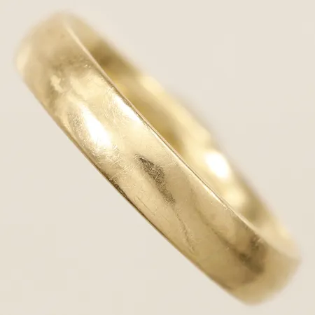 Ring slät stl:19, bredd 4,3mm, gravyr, 14K  Vikt: 5,2 g