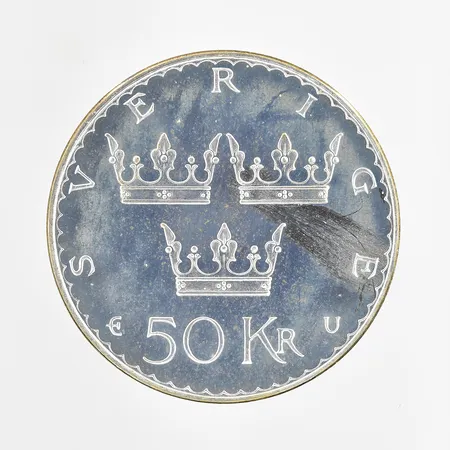 Minnesmynt Nya grundlagen All offentlig makt i Sverige utgår från folket, Ø36mm, nominellt värde 50kr, plastkassett, silver 925/1000. Vikt: 26,9 g