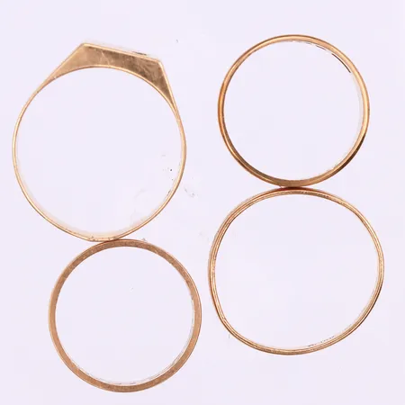 Ringar 4 st med gravyrer och defekter,18k. Vikt: 17,6 g