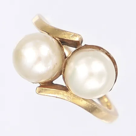 Ring med odlade sötvatten pärlor stl: 17¾ bredd 2-11mm slitage på pärlor 18K  Vikt: 6,4 g
