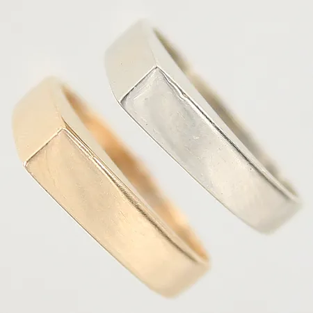 Ringar två stycken varav en vitguld stl:15¾ bredd 3-4mm höjd 8mm, 18K  Vikt: 8,8 g