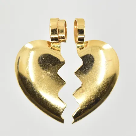 Hänge hjärta delbart i 2 delar, längd 20 mm, bredd 2x10 mm, 18K. Vikt: 1,3 g