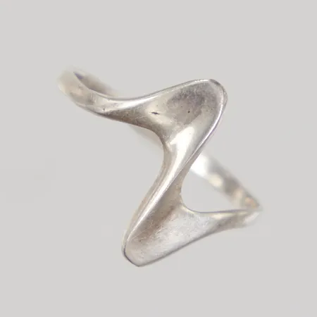 Ring Stl:17½, bredd 15mm, Silver 925/1000 Vikt: 1,1 g