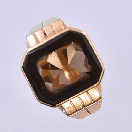 Klackring med brun sten stl:19¼, bredd 3-15 mm 18K. Vikt: 5 g