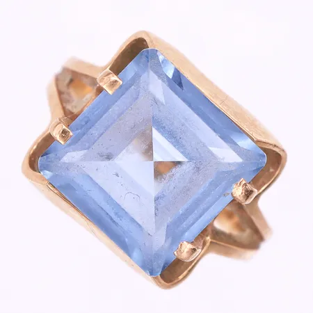 Ring med sten,Ekström & Blohm Aktiebolag Falköping,storlek 17 mm,bredd 2.6-14 mm. Vikt: 6,5 g