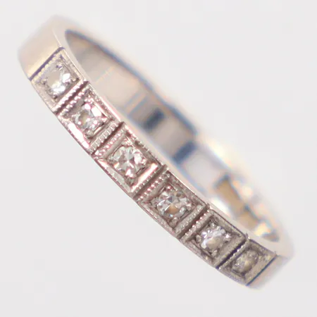 Ring med diamanter 6x ca 0,02 stl: 16½, vitguld 18K. Vikt: 2,8 g