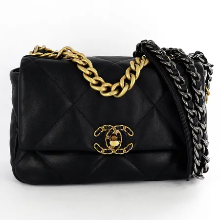 Väska Chanel 19 blankt lammskinn, guld- och silverfärgad kedja med rutenium-finish, mått: 16×26×9cm,  srn: UL37LH50, ref: AS1160B0485294305, slitage/färgbortfall på beslag, box, kvitto från Chanel, Cannes, 2022.  Vikt: 0 g