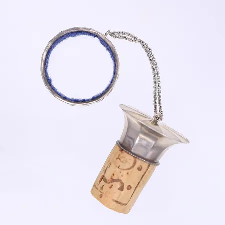 Kork med silverfattning svensk importstämpel höjd 45mm silver 830/1000 bruttovikt 18,9g Vikt: 18,9 g