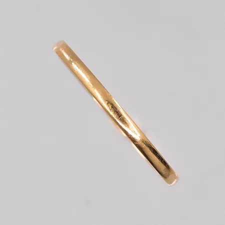 Ring stl:17¾ bredd 1,5mm gravyr 18K Vikt: 1,4 g