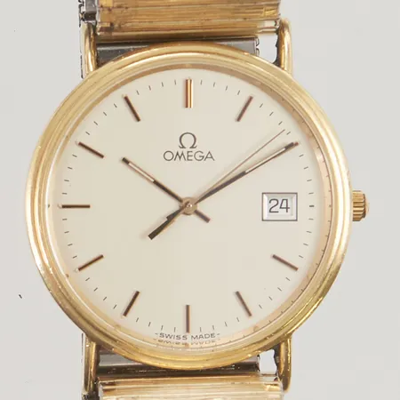 Herrur Omega 18K 32mm quartz gravyr, går ej, batteribyte krävs, flexband, originalbox samt ytterkartong.