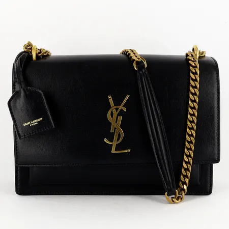 Väska Saint Laurent YSL Sunset medium, svart kalvskinn  mockafoder, nyckelring, axelkedja och YSL-logo i gulmetall, mått 15,5x22x6 cm, etikettkuvert, dustbag, kvitto från NK Stockholm 2022