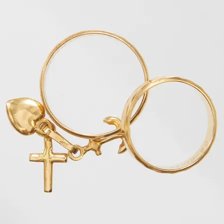 Diverse guld personliga gravyrer bucklor, 18K Vikt: 7,8 g