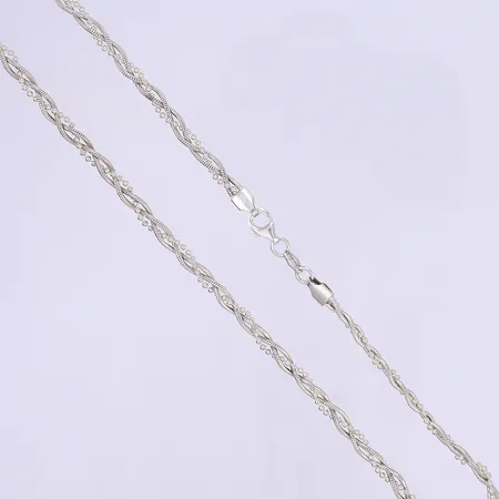Collier med tvinnad dekor Guldfynd längd 42cm bredd 4mm silver 925/1000 Vikt: 12,9 g