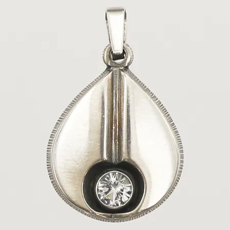 Hänge med bergkristall, Finnfeelings, Karl Laine för Sten & Laine, längd30mm, inklusive ögla, bredd 20mm, 925/1000 silver Vikt: 4,7 g