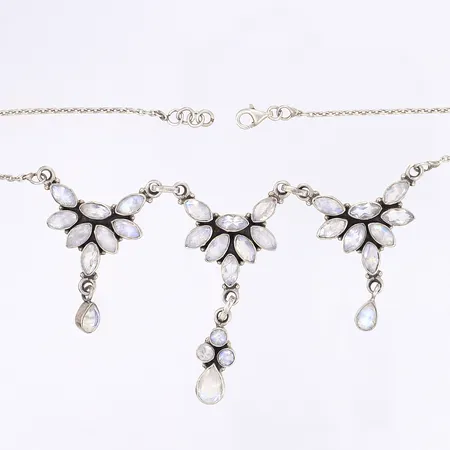 Halscollier med vita stenar längd 42cm bredd 1-60mm silver 925/1000 Vikt: 20 g