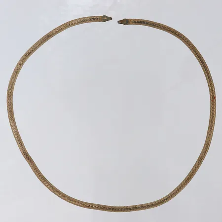 Stelt collier längd 41,5cm bredd 3,8mm förgylld saknar lås Silver 925/1000.  Vikt: 10,8 g