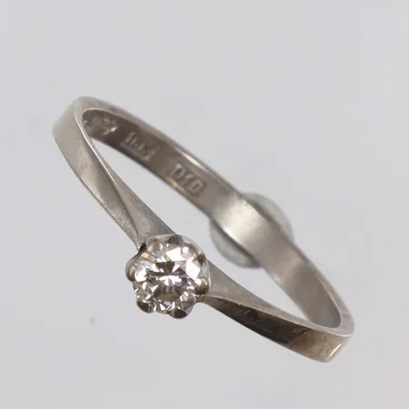 Ring i vitguld med diamant 1xca0,16ct stl:17½ bredd 2-4mm SSÄ ( Guldkedjan Gk) Varberg 1977, 18K Vikt: 2,2 g