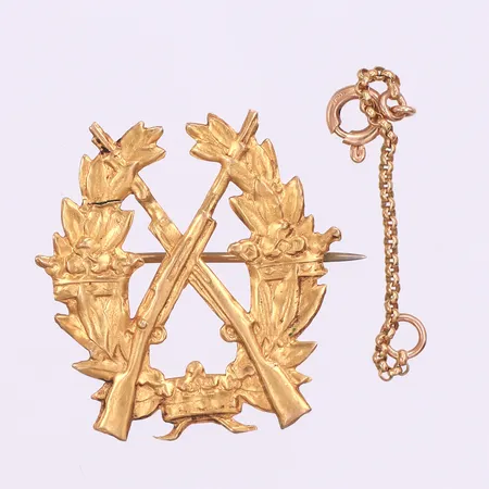 Märke + trasigt guld 18k (nålen i metall). Vikt: 4,1 g