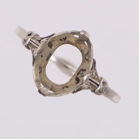 Ring stl:16¾ bredd 1-11,4mm saknar sten, platina 