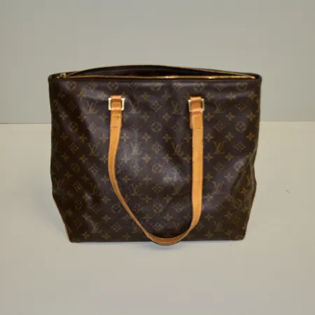 Väska Louis Vuitton Cabas Mezzo monogramcanvas, beslag i gulmetall, höjd ca 30cm, längd ca 44cm, bredd ca 16cm, datumkod: AR0010, i bruksskick med fläckar och skavmärken i botten.