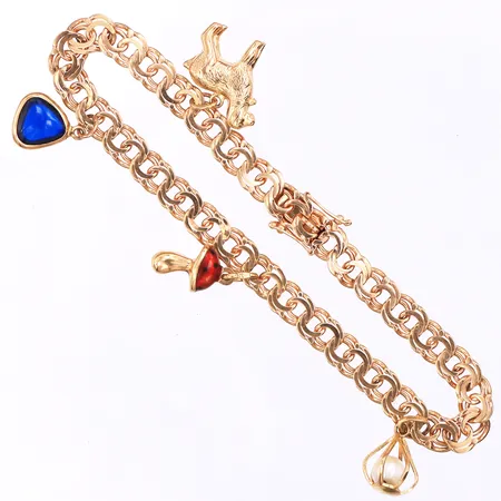 Armband Bismarck med 4 st berlocker, Svenska Guldvaruaktiebolaget Stockholm, längd ca 20 cm, bredd 6.2 mm,18k. Vikt: 16,1 g