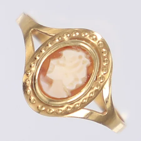 Ring med skuren camé stl: 16 bredd 2-10mm 18K Vikt: 1,1 g