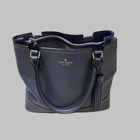 Väska Kate Spade New York mått ca 33x27x17cm.